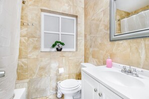 Hair dryer - Casa Luna | Tropical Pool | 8 mins to the Beach (Hallandale Beach)