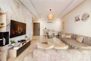 Smart TV, video games, books - Walkable, Beach in 2min, Terrace, DW, AC, PS4, WiFi, BBQ, Yoga Mat (Mohammédia)