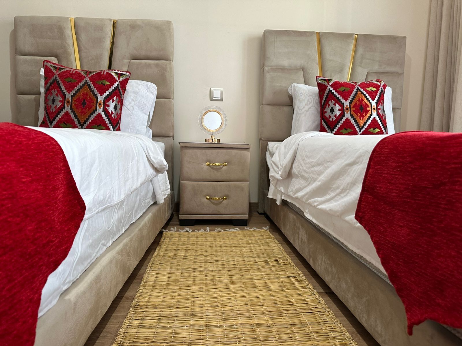 2 habitaciones, escritorio, tabla de planchar con plancha y wifi gratis 