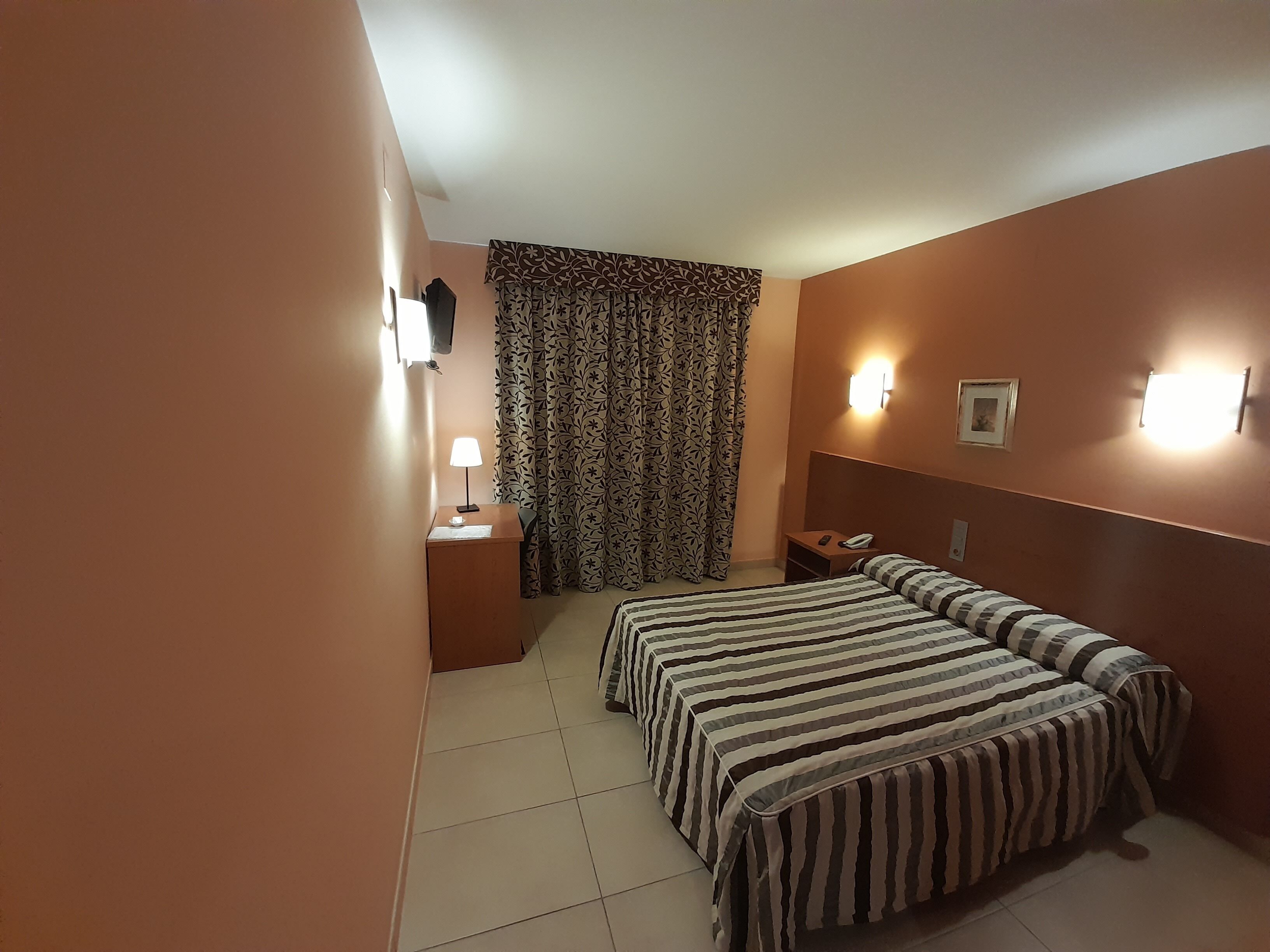 Chambre Double Classique | Bureau, espace de travail pour ordinateur portable, Wi-Fi gratuit