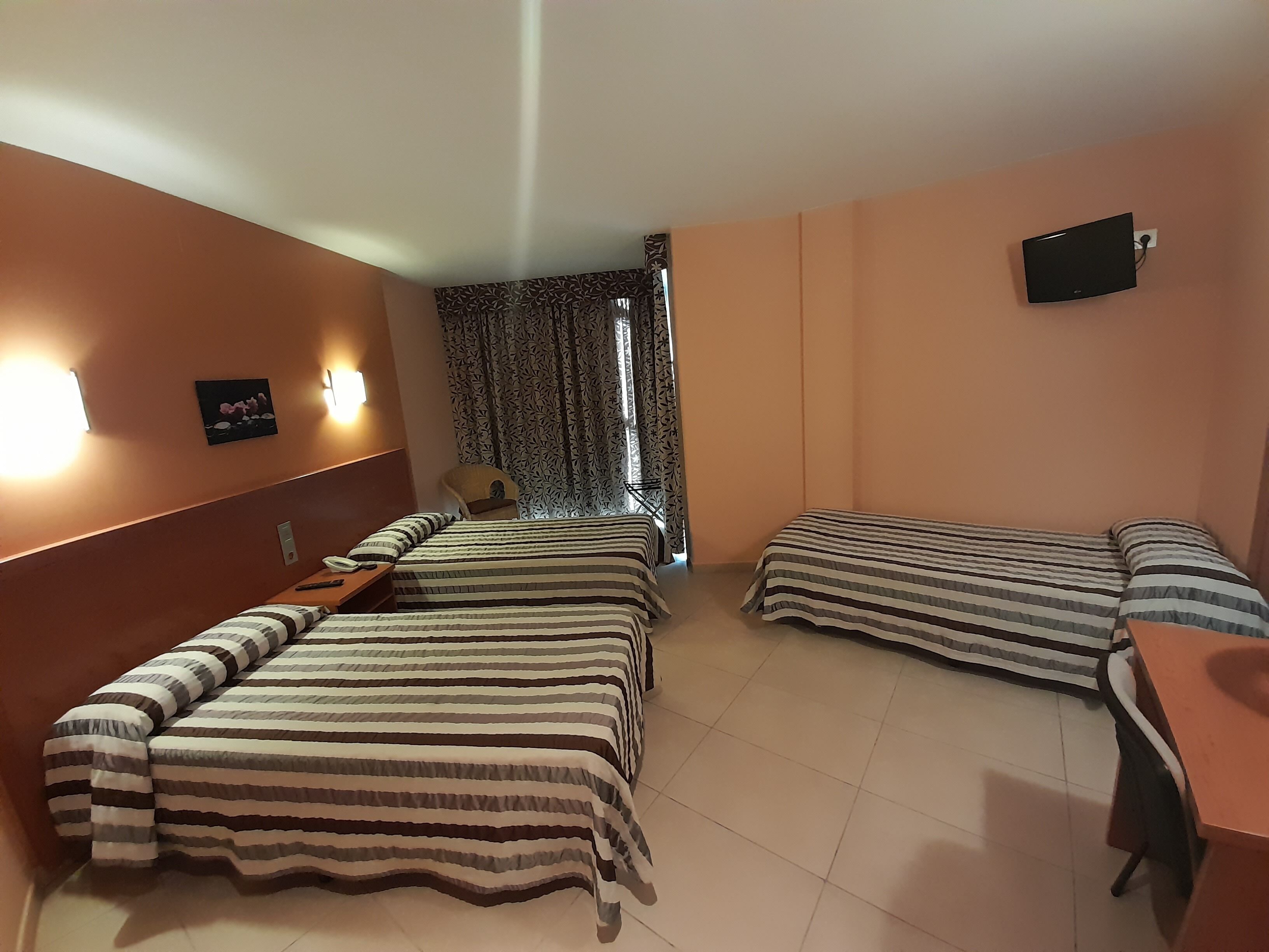 Comfort Triple Room | Desk, laptop workspace, free WiFi