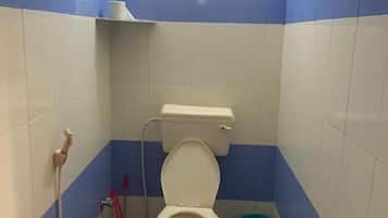 Twin Room | Bathroom