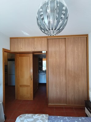 Bügeleisen/Bügelbrett, WLAN, Bettwäsche