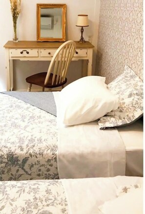 書桌、熨斗/熨衣板