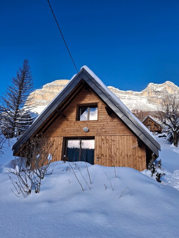 Exterior - Le Crozet, quality cottage with panoramic mountain views (Plateau-des-Petites-Roches)