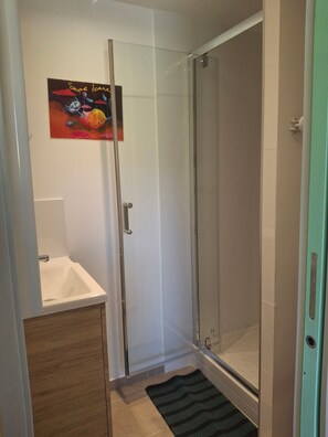 Een douche, een haardroger