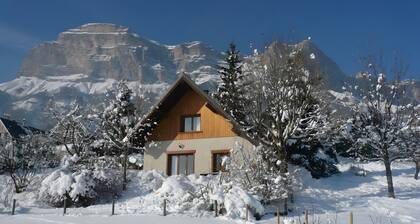 Chalet 'Chartrousin': Mountain View, Private Terrace & Wi-Fi