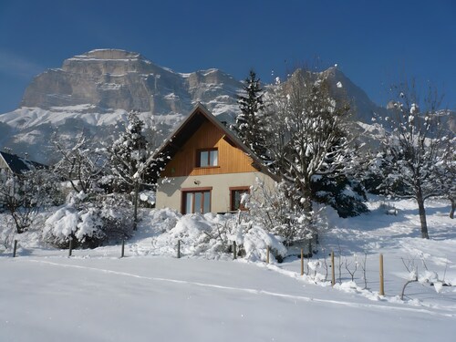 Chalet 'Chartrousin': Mountain View, Private Terrace & Wi-Fi