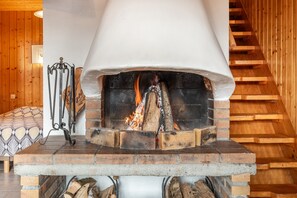 Interior - Chalet 'Chartrousin': Mountain View, Private Terrace & Wi-Fi (Plateau des petites roches)