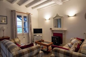 TV - Gîte de Charme en Dordogne - Luxury, Privacy and Serenity for 2 Adults (Bourniquel)