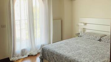 Bügeleisen/Bügelbrett, Internetzugang, Bettwäsche