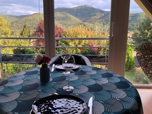 Outdoor dining - Gîte between vineyards and mountains, close to Colmar and its wine route. (Wihr-au-Val)