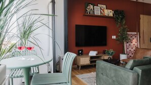 Unclassified image, 2 of 17, button - Modern loft on Monterrey Street in the heart of Roma Norte. Perfect for up to 3 guests, with a fully equipped kitchen, sofa bed, fast WiFi ideal for remote work, and easy self check-in. Shared rooftop and laundry in the building. Walk to cafés, parks (Cuauhtémoc)