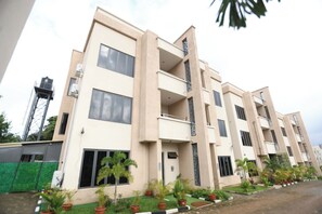 Habitación junior, balcón, vistas a la ciudad | Exterior