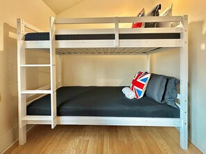6 bedrooms, iron/ironing board, free WiFi, bed sheets - Large Property in the Heart of London (London)
