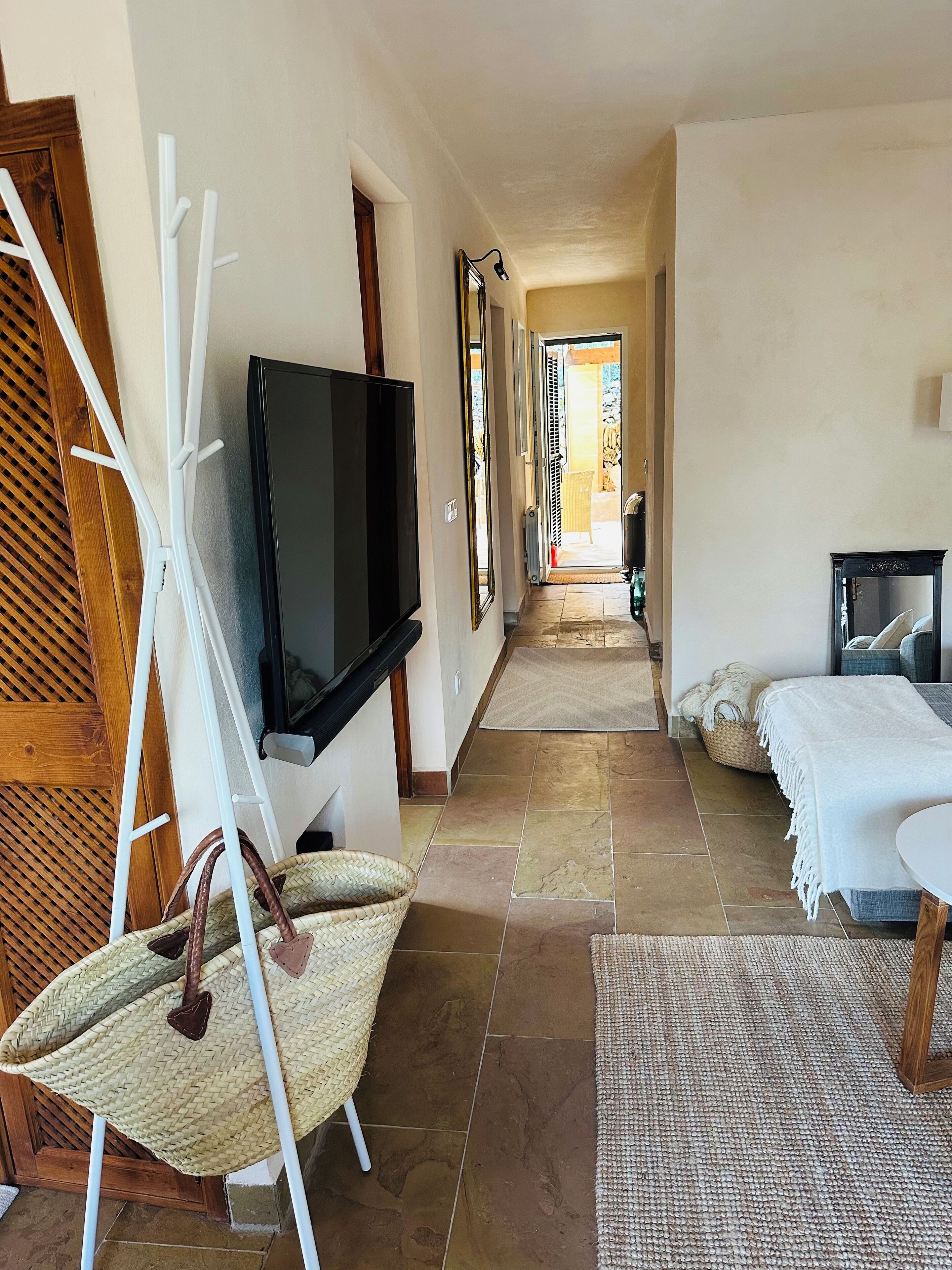 2 soveværelser, pengeskab på værelset, strygejern/strygebræt