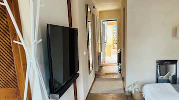 2 soveværelser, pengeskab på værelset, strygejern/strygebræt