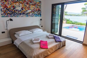 5 bedrooms, iron/ironing board, WiFi, bed sheets - Stunning seafront 5 bedroom villa with full privacy and great seafront location. (Jelsa)