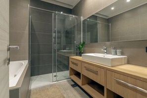 Hair dryer, towels, soap, toilet paper - Stunning seafront 5 bedroom villa with full privacy and great seafront location. (Jelsa)