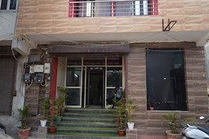 Exterior - Roomshala Hotel Rose Residency (New Delhi)