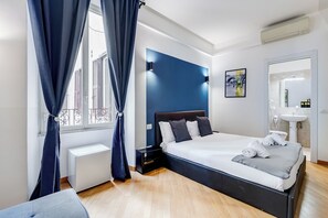 Iron/ironing board, WiFi, bed sheets - VIVILO COLLECTION - Marche 54 Apartment (Close to Via Veneto) (Roma)