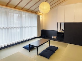 Habitación, vistas al jardín | Cortinas opacas, tabla de planchar con plancha, wifi gratis