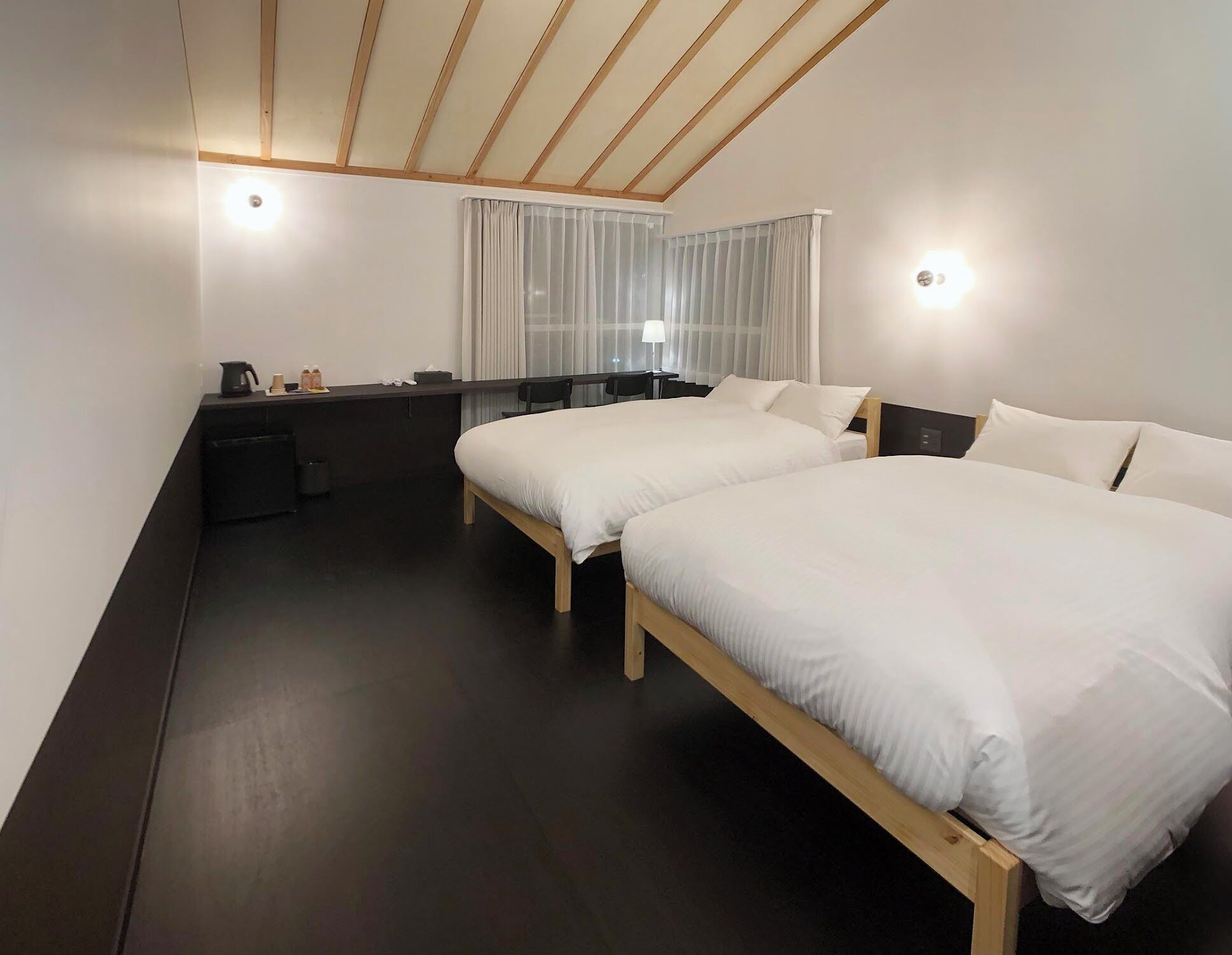 ツインルーム ガーデンビュー | ノートパソコン用作業スペース、遮光カーテン、アイロン / アイロン台、WiFi (無料)