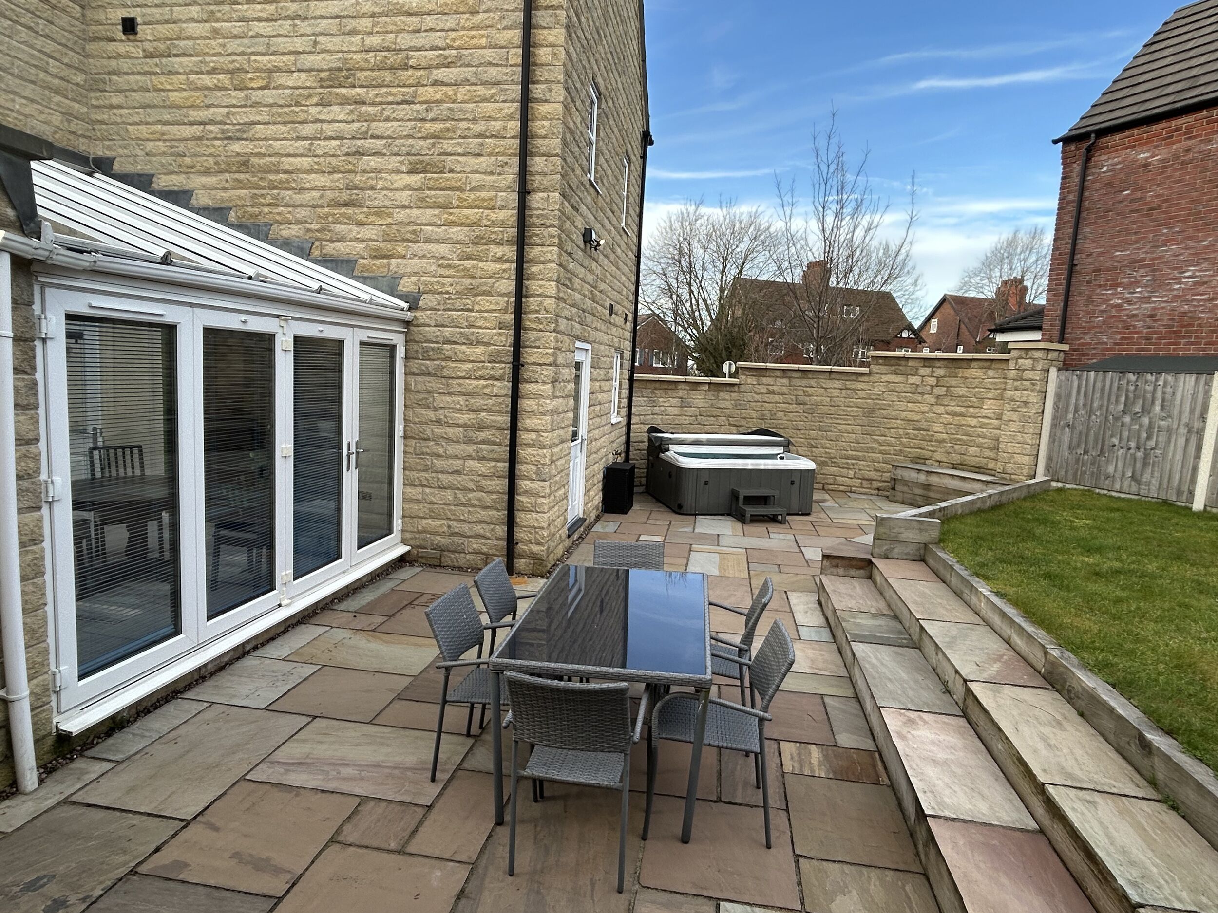 المنشأة من الداخل