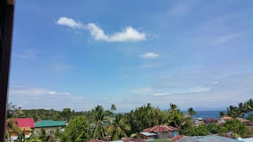 Vista frontal de la propiedad