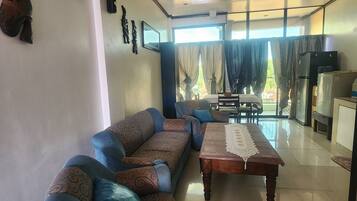 Apartamento estándar, no fumadores, vistas al mar | Zona de estar