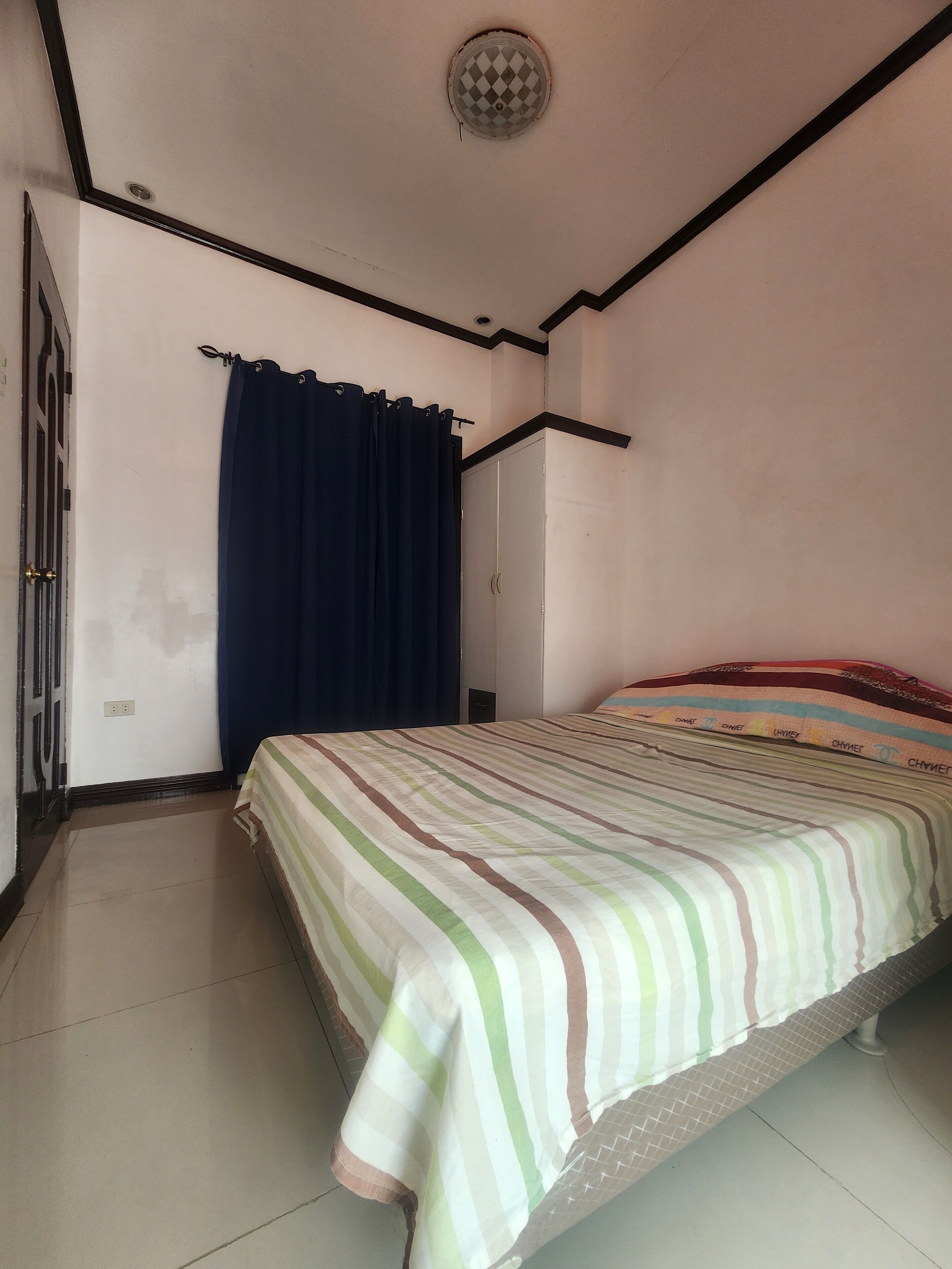 Habitación Deluxe, balcón, vista parcial al océano | Escritorio, espacio para trabajar con laptop y wifi gratis 