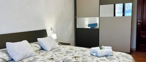 2 makuuhuonetta, silitysrauta/-lauta, Wi-Fi, vuodevaatteet