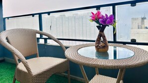 ลักซ์ชัวรี่สตูดิโอ, ระเบียง, วิวเมือง | รับประทานอาหารกลางแจ้ง