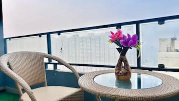 Luxury Studio, Balcony, City View | Outdoor dining