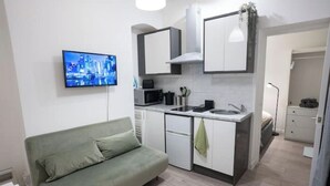 Living area - Charming Camden Town Retreat with Garden – Walk to Market & Transport (London)