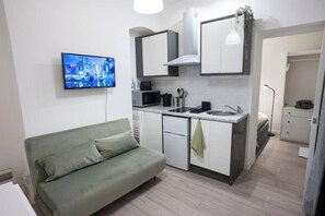 Smart TV - Charming Camden Town Retreat with Garden – Walk to Market & Transport (London)