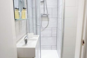 Een douche, een haardroger