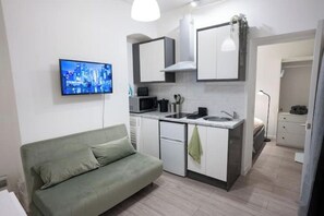 Interior - Charming Camden Town Retreat with Garden – Walk to Market & Transport (London)
