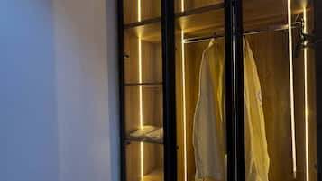 Camera Junior, balcone, vista città | Interni