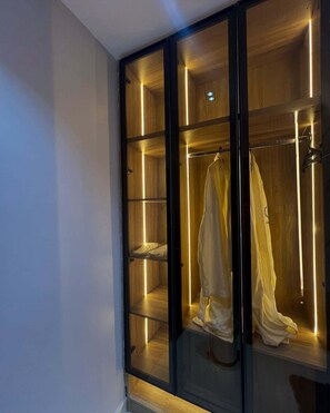 Junior-Zimmer, Balkon, Stadtblick | Innenbereich