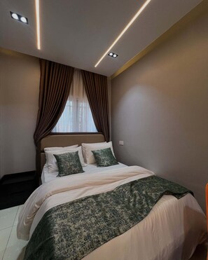 Junior Room, Balcony, City View | Desk, laptop workspace, blackout curtains, soundproofing - Deroj Western Hotel  (Benin City)