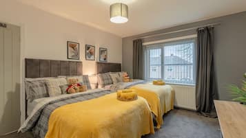 3 camere, una scrivania, ferro/asse da stiro, culla da viaggio