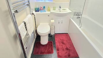 Huoneisto, 2 makuuhuonetta, näköala puutarhaan | Kylpyhuone