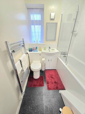 Apartemen, 2 kamar tidur, pemandangan kebun | Kamar mandi