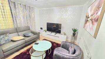 Apartment, 2 Bedrooms, Garden View | Living room