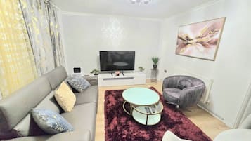 Apartment, 2 Bedrooms, Garden View | Living room