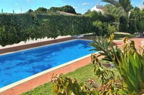 Outdoor pool - Walking distance to Vilamoura Marina! Apartment with pool and garden (Quarteira)