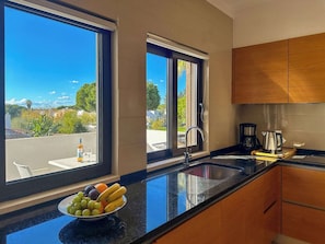 Fridge, microwave, oven, stovetop - Walking distance to Vilamoura Marina! Apartment with pool and garden (Quarteira)