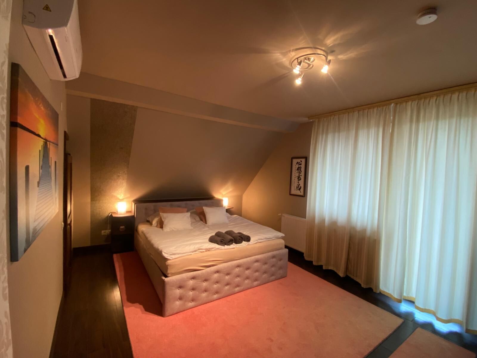 2 slaapkamers, een strijkplank/strijkijzer, gratis wifi, beddengoed