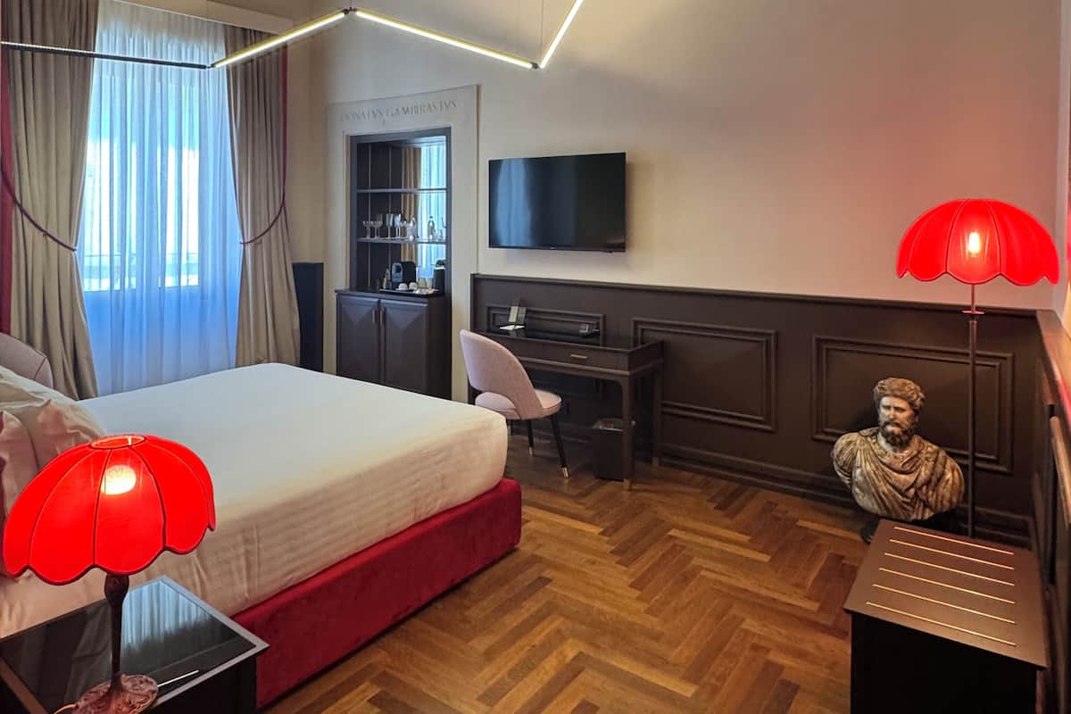Minibar, in-room safe, desk, free WiFi
